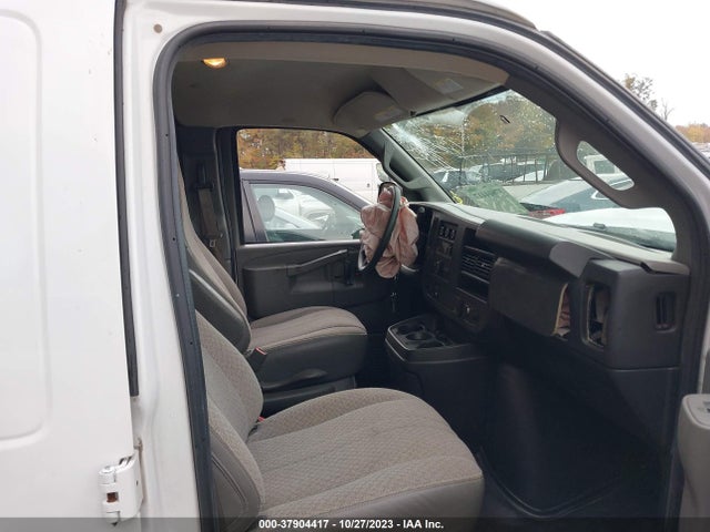 Chevrolet Express 2500 Work Van 2017 1GCWGAFF2H1341316 Image 5