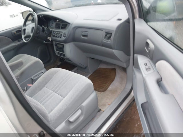 2003 TOYOTA SIENNA CE VIN: 4T3ZF19C03U550209