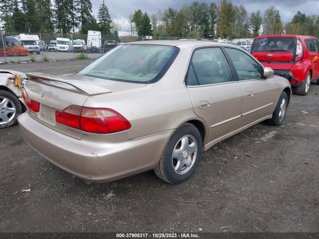 2000 HONDA ACCORD SDN EX W/LEATHER VIN: 1HGCG1652YA053159