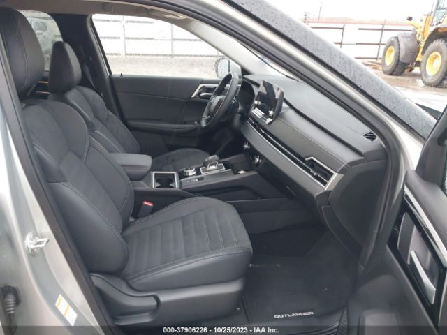 JA4J3UA89PZ052105 Mitsubishi Outlander Se