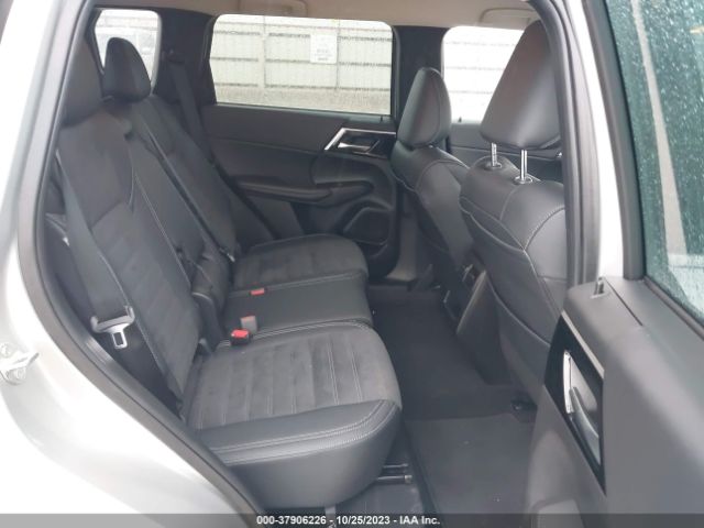 JA4J3UA89PZ052105 Mitsubishi Outlander Se