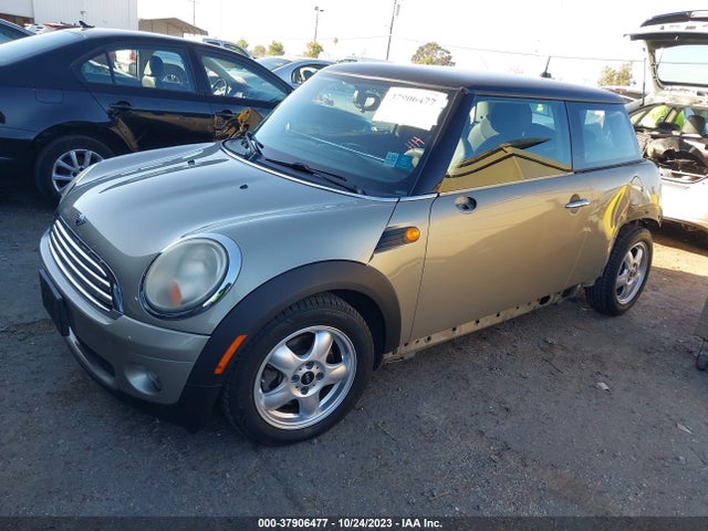 2010 MINI COOPER HARDTOP WMWMF3C57ATZ23792 Photo 1