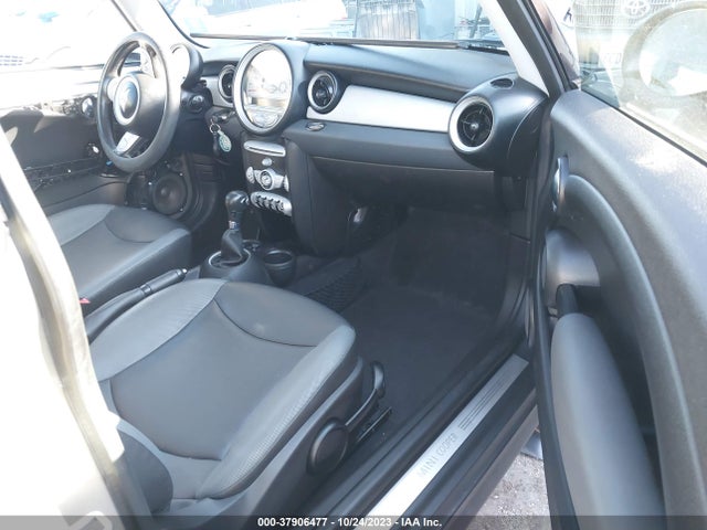2010 MINI COOPER HARDTOP WMWMF3C57ATZ23792 Photo 4