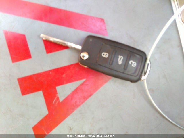 WVGAV7AX4FW545078 Volkswagen TIGUAN SE