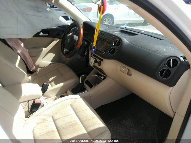 WVGAV7AX4FW545078 Volkswagen TIGUAN SE