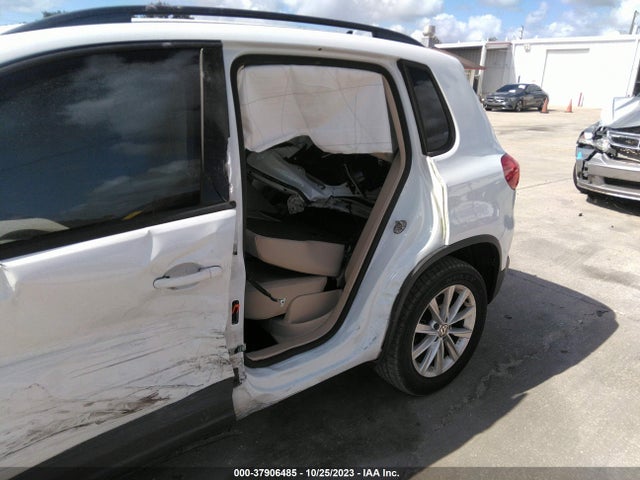 WVGAV7AX4FW545078 Volkswagen TIGUAN SE