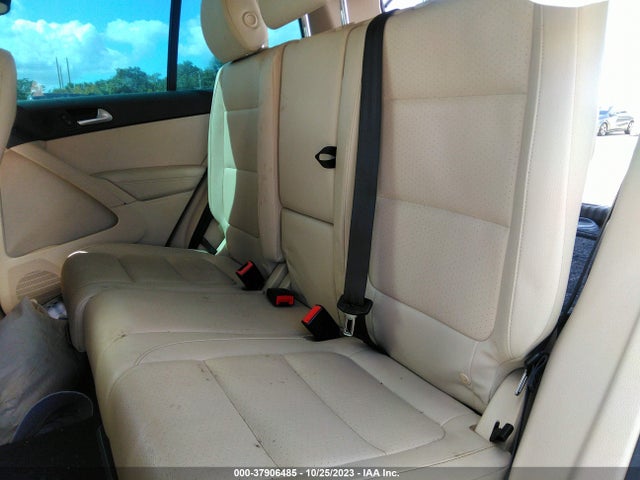 WVGAV7AX4FW545078 Volkswagen TIGUAN SE