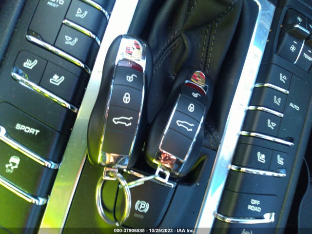 2017 PORSCHE MACAN WP1AA2A58HLB06034 Photo 10