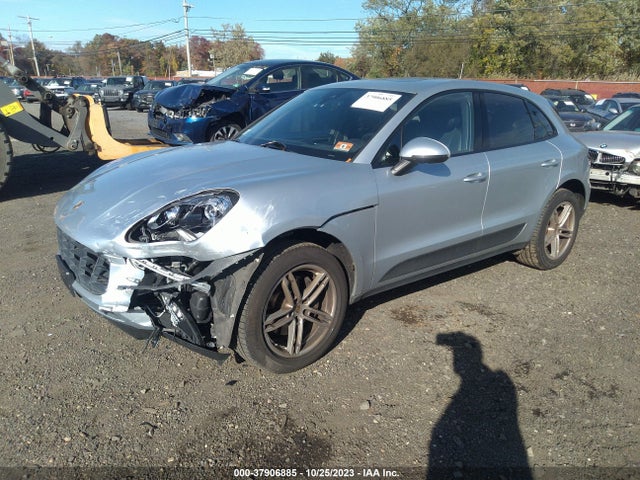 2017 PORSCHE MACAN WP1AA2A58HLB06034 Photo 1