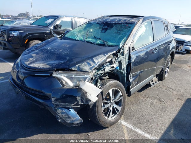 Toyota Rav4 Xle 2017 JTMWFREV4HJ717833 Image 2