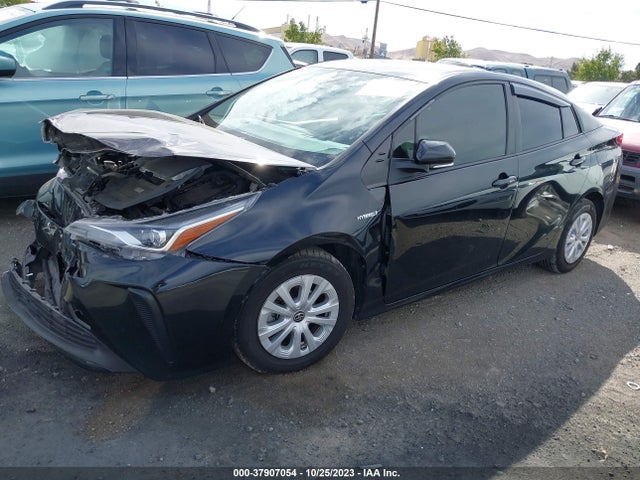 Toyota Prius L 2021 JTDKAMFU2M3141017 Image 2