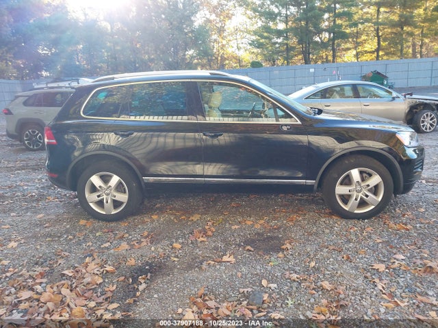 WVGEP9BPXED012894 Volkswagen Touareg Lux