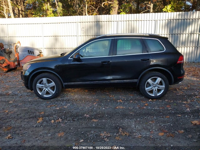 WVGEP9BPXED012894 Volkswagen Touareg Lux