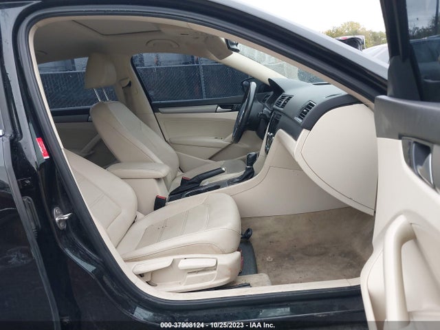 1VWBV7A36FC084860 Volkswagen Passat 2.0l Tdi Se W/sunroof