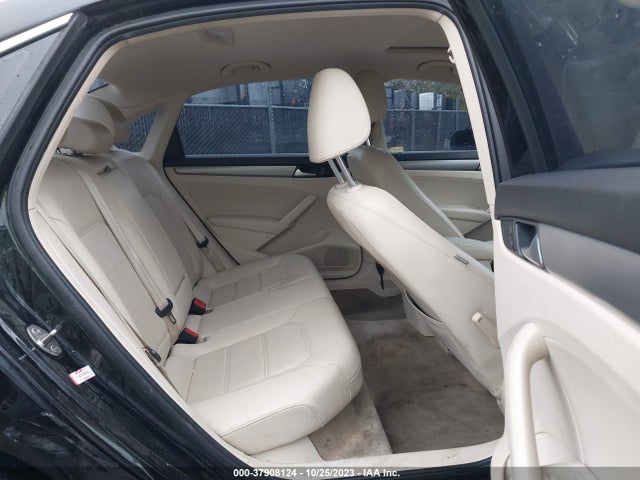 1VWBV7A36FC084860 Volkswagen Passat 2.0l Tdi Se W/sunroof