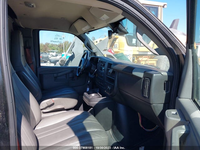 Chevrolet EXPRESS CARGO VAN 2019 1GCWGAFP8K1228292 Image 5