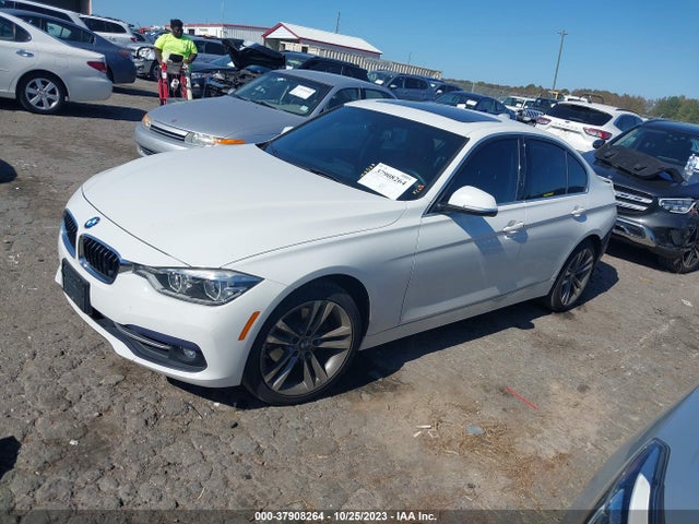 BMW 330i Xdrive 2018 WBA8D9G59JNU70655 Image 2