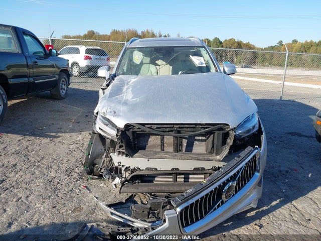 2022 VOLVO XC90 T5 MOMENTUM 7 PASSENGER VIN: YV4102CK1N1839540