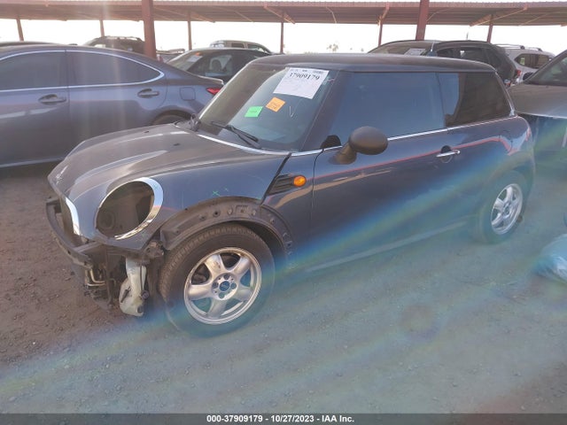 2011 MINI COOPER HARDTOP WMWSU3C53BT094220 Photo 1