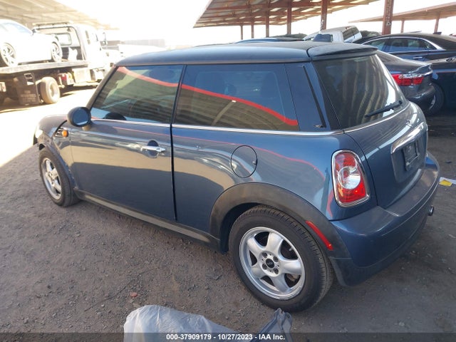 2011 MINI COOPER HARDTOP WMWSU3C53BT094220 Photo 2