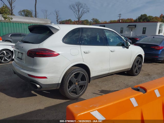 2018 PORSCHE CAYENNE WP1AA2A27JKA06329 Photo 3