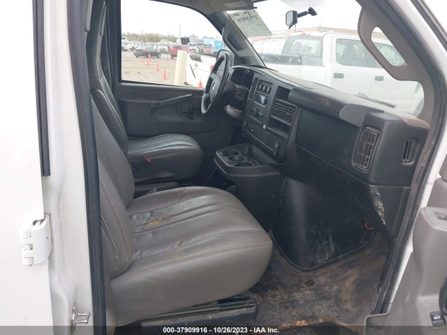 Chevrolet EXPRESS CARGO VAN 2017 1GCWGAFF2H1116829 Image 5