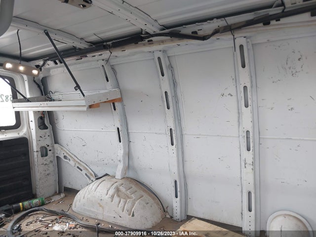 Chevrolet EXPRESS CARGO VAN 2017 1GCWGAFF2H1116829 Image 8