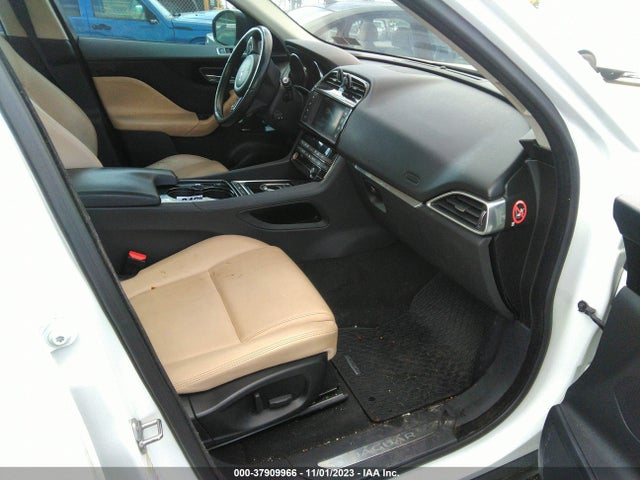 2017 JAGUAR F-PACE SADCJ2BVXHA060571 Photo 4
