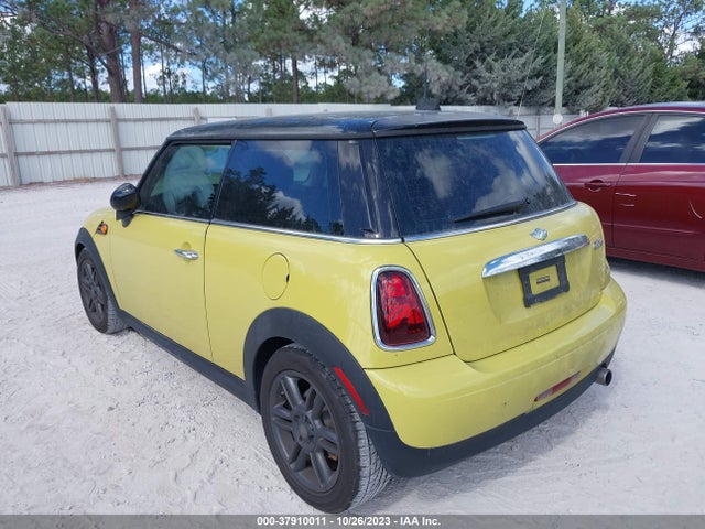 2011 MINI COOPER HARDTOP WMWSU3C5XBTX95921 Photo 2