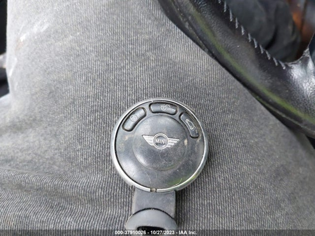 2011 MINI COOPER WMWSU3C52BT251283 Photo 10