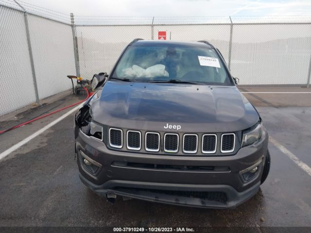 3C4NJDBB1JT199945 Jeep Compass Latitude 4x4