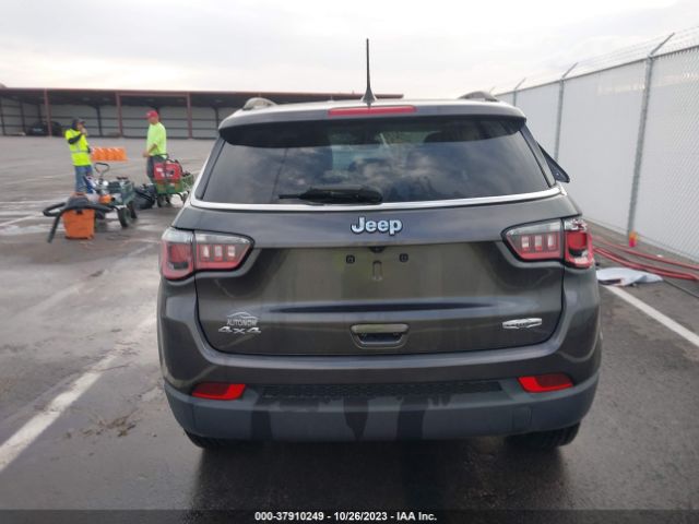 3C4NJDBB1JT199945 Jeep Compass Latitude 4x4