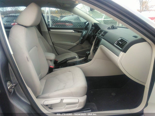 1VWAT7A32HC060513 Volkswagen Passat 1.8t S