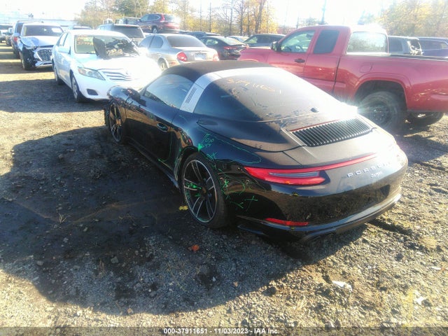 2017 PORSCHE 911 WP0BA2A95HS132220 Photo 2