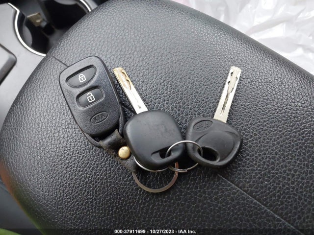 2013 KIA SORENTO LX VIN: 5XYKT3A64DG395336