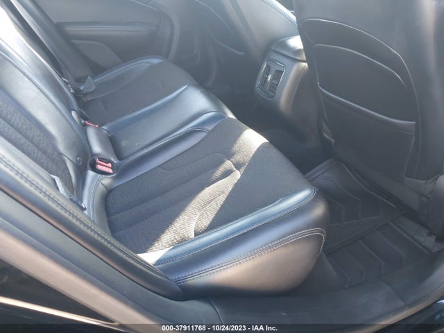 Chrysler 200 S 2015 1C3CCCBG9FN516163 Image 8
