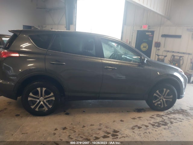 Toyota RAV4 LE 2018 2T3ZFREV7JW465628 Image 13