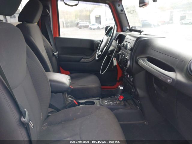 1C4BJWDG5FL630717 Jeep Wrangler Unlimited Sport