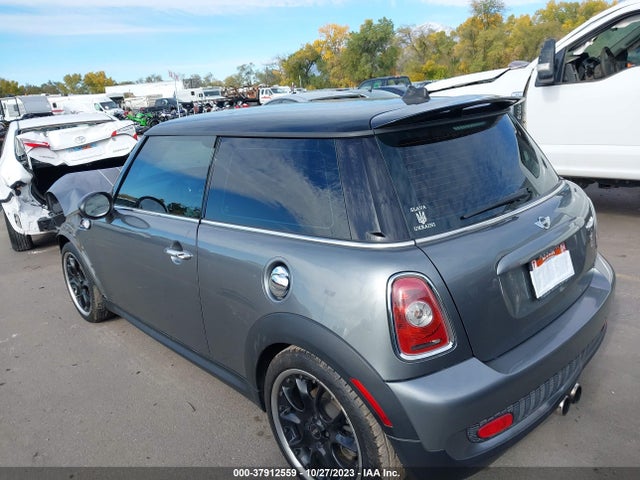 2010 MINI COOPER S WMWMF7C59ATZ70538 Photo 2