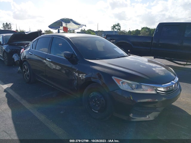 2017 1HGCR2F37HA193092 main image