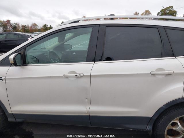 1FMCU9J9XFUC54170 Ford Escape Titanium
