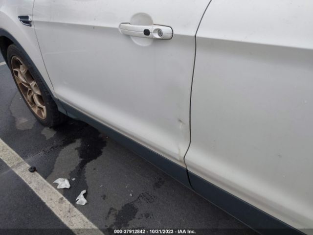 1FMCU9J9XFUC54170 Ford Escape Titanium