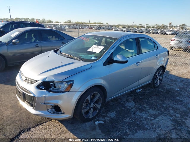 Chevrolet Sonic Premier 2018 1G1JF5SB9J4136189 Image 2