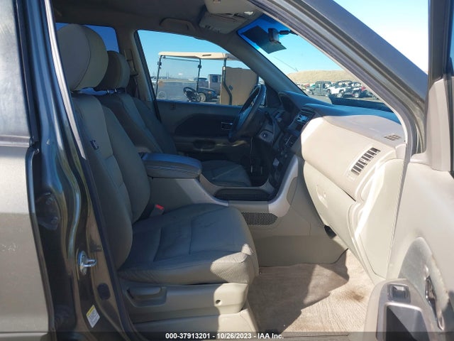 2006 HONDA PILOT LX VIN: 5FNYF28146B009983