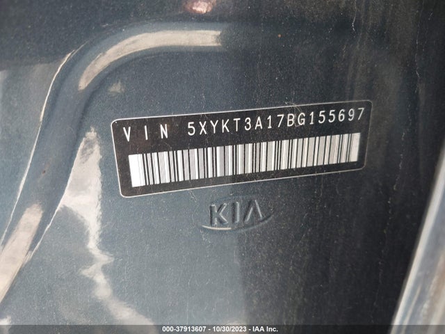 2011 KIA SORENTO LX VIN: 5XYKT3A17BG155697