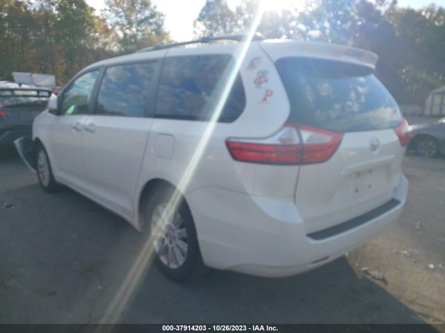 Toyota SIENNA XLE 2015 5TDDK3DC4FS105258 Image 3