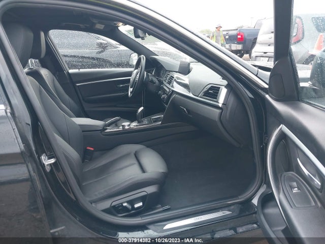 37914382 :رقم المزاد ، WBA8D9C55JA615347 vin ، 2018 Bmw 330i Xdrive مزاد بيع