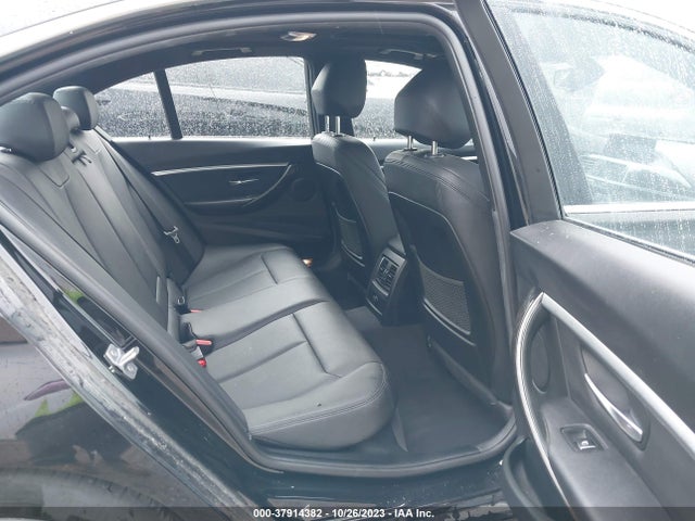 37914382 :رقم المزاد ، WBA8D9C55JA615347 vin ، 2018 Bmw 330i Xdrive مزاد بيع