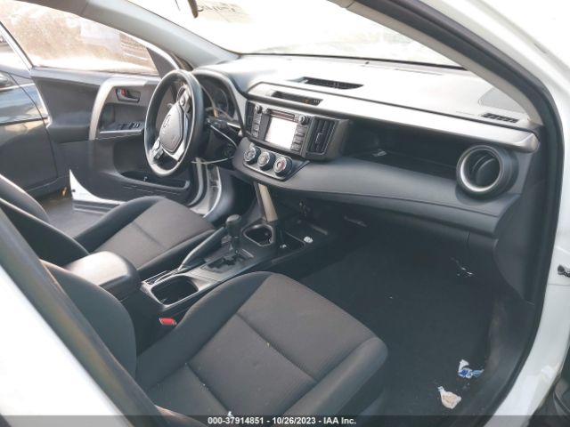 2017 TOYOTA RAV4 JTMBFREV2HJ147555 Photo 4