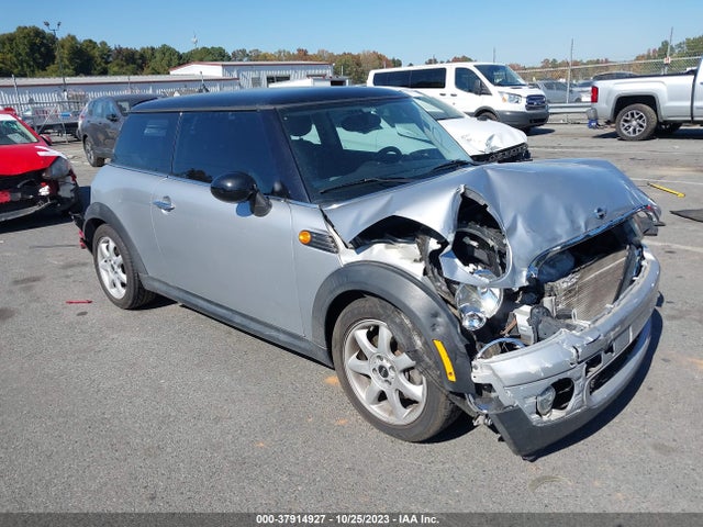 2010 MINI COOPER WMWMF3C57ATZ27907 Photo 0